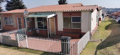 Townhouse For Sale in Ridgeway, Johannesburg