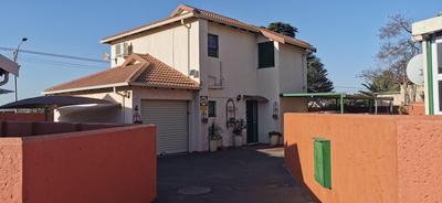 Cluster House For Sale in The Hill, Johannesburg
