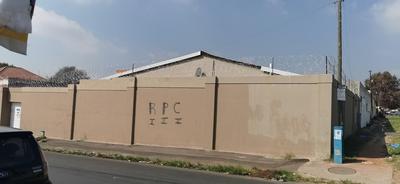 House For Sale in Booysens, Johannesburg