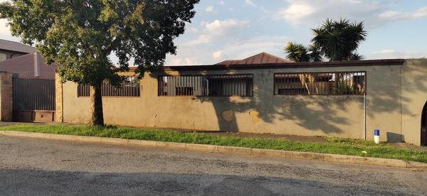 Property For Sale in Roseacre, Johannesburg